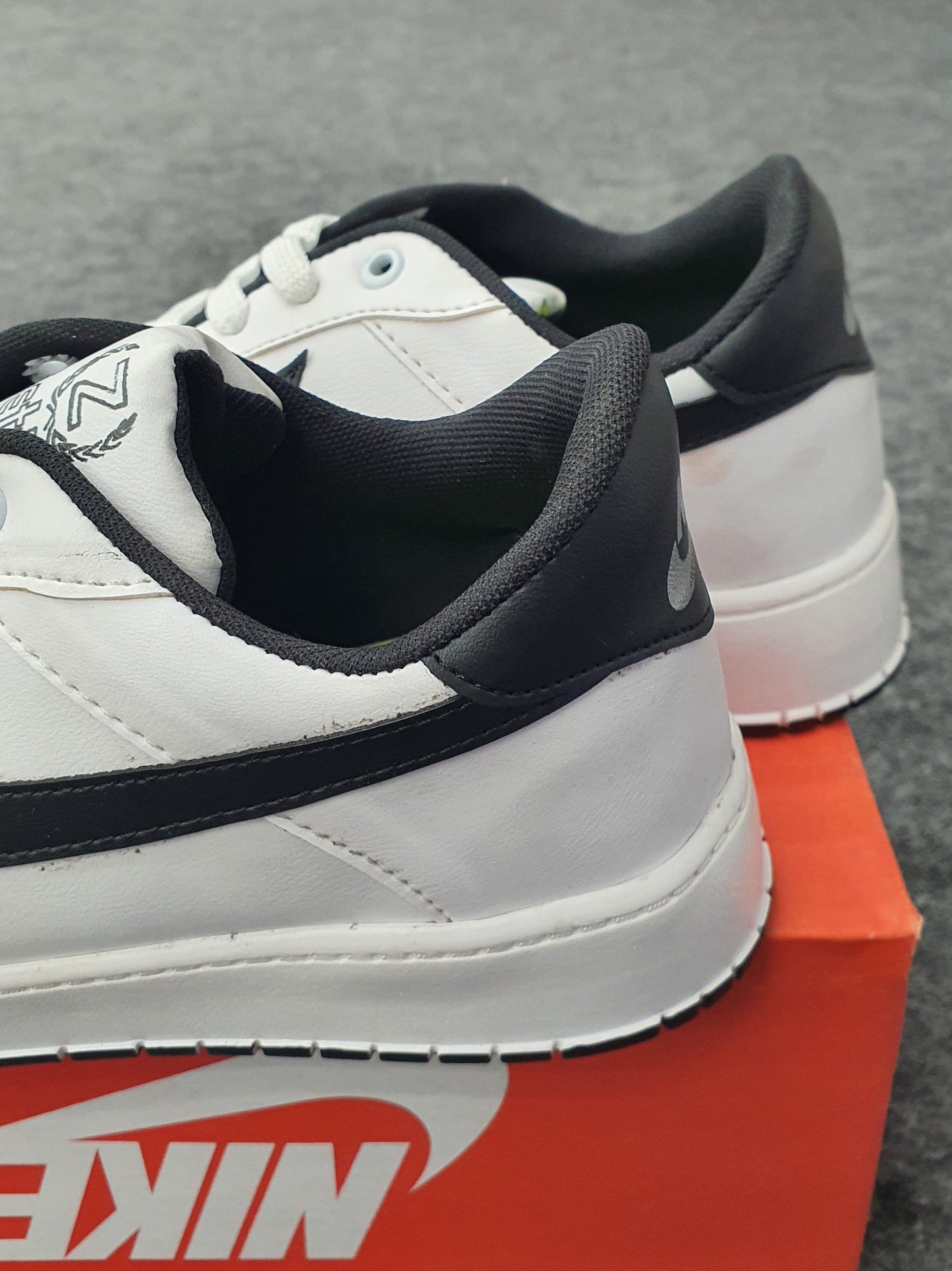 White | Nike Dunk Low