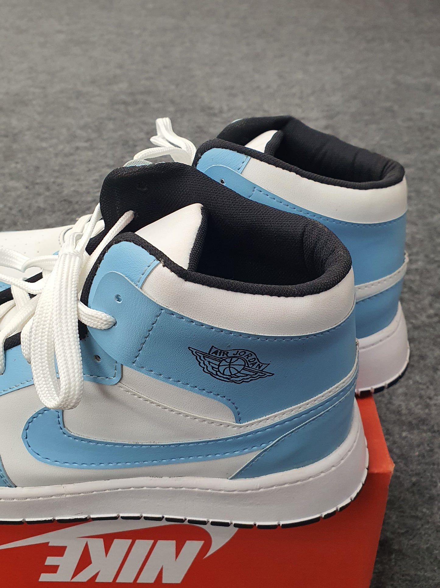 Blue | Air Jordan 1 Mid 'UNC'