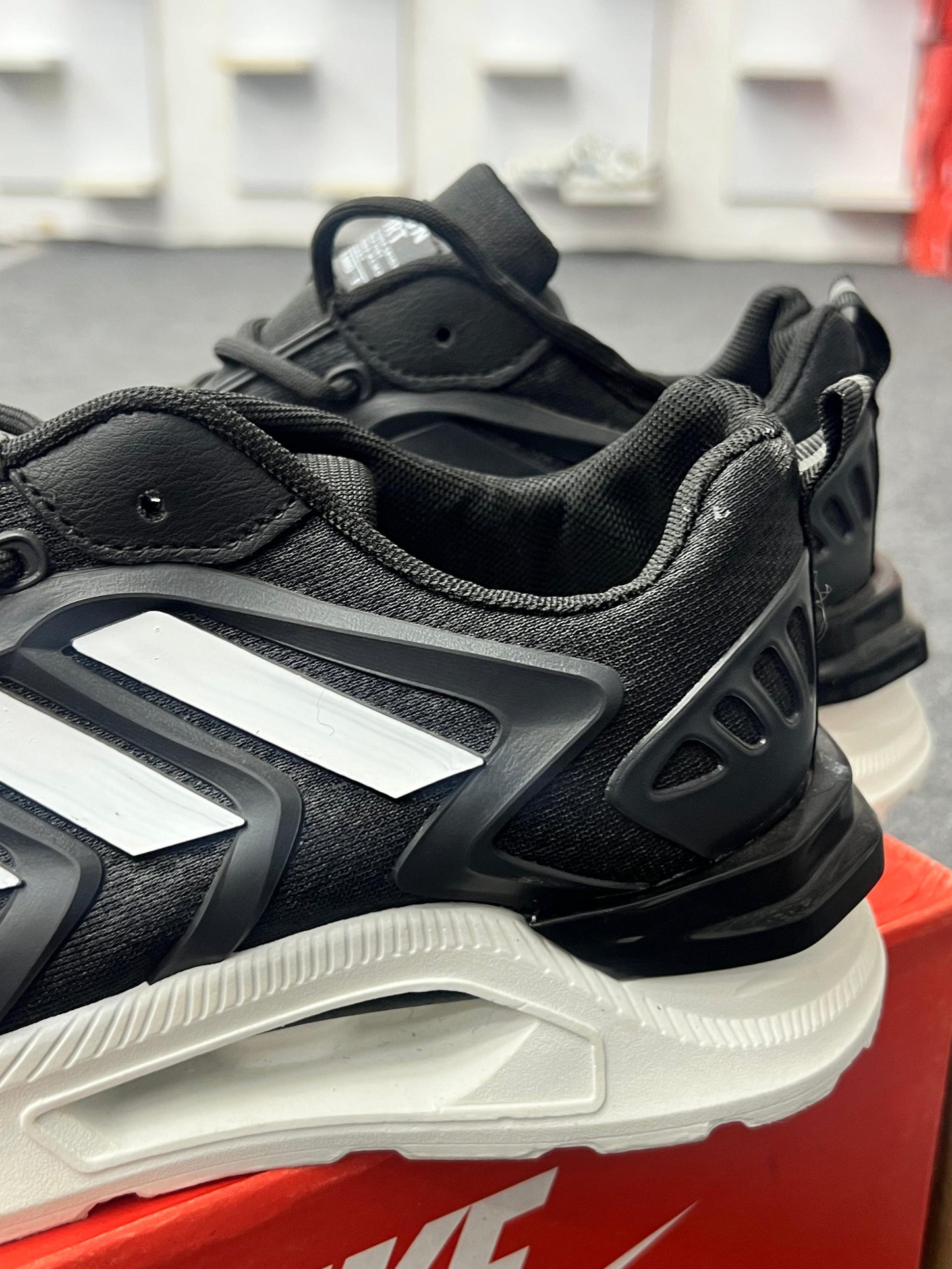 Street Run X3 Sneakers – Black & White