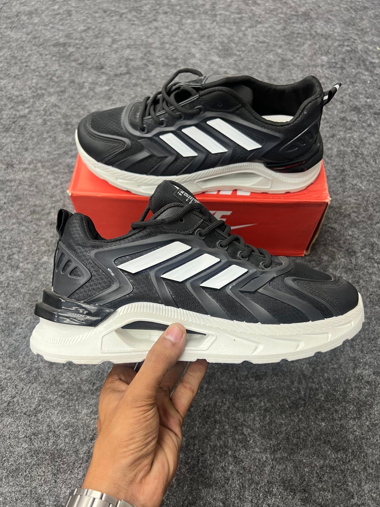 Street Run X3 Sneakers – Black & White
