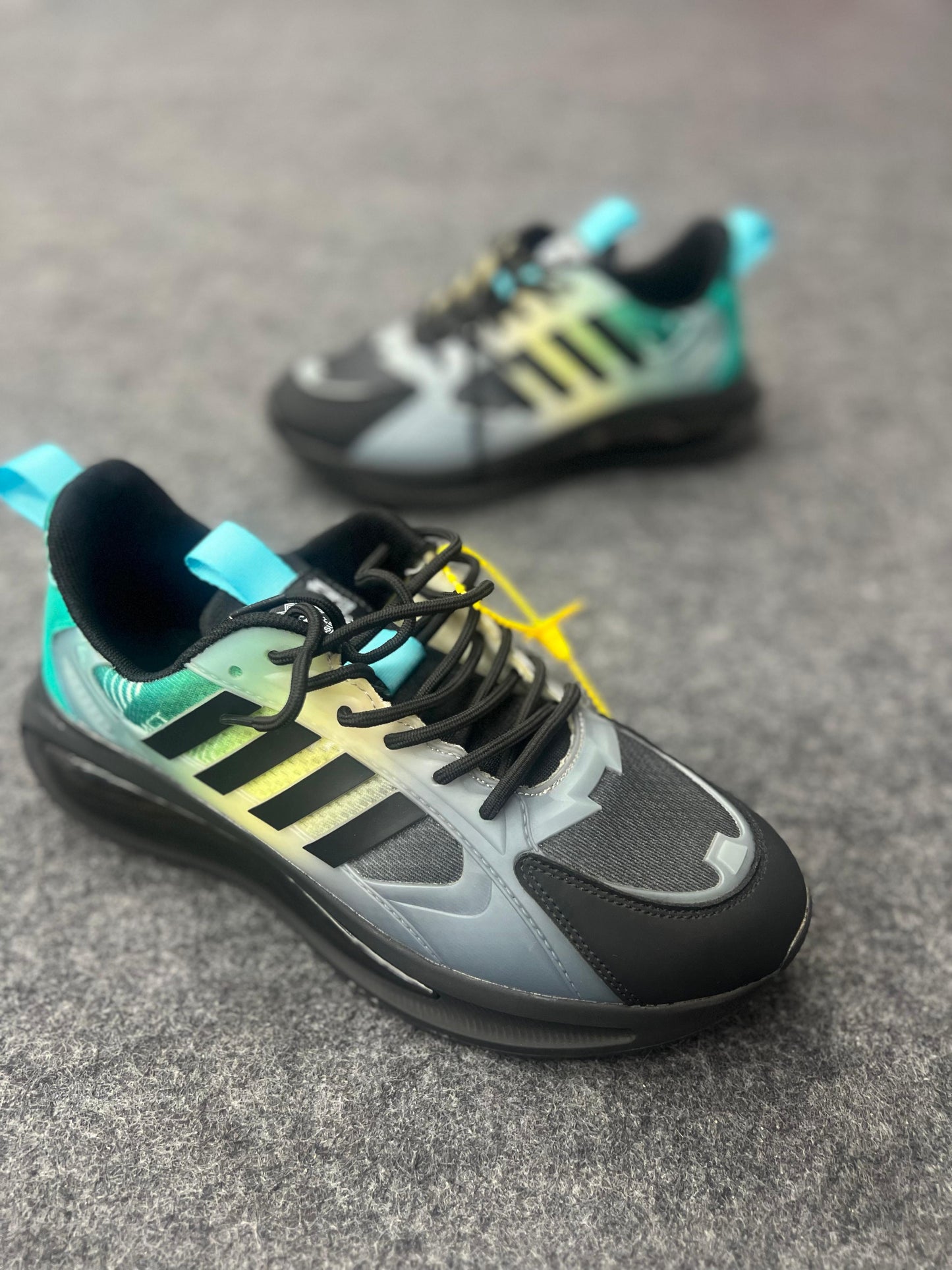 Gradient Pulse Runner Shoe