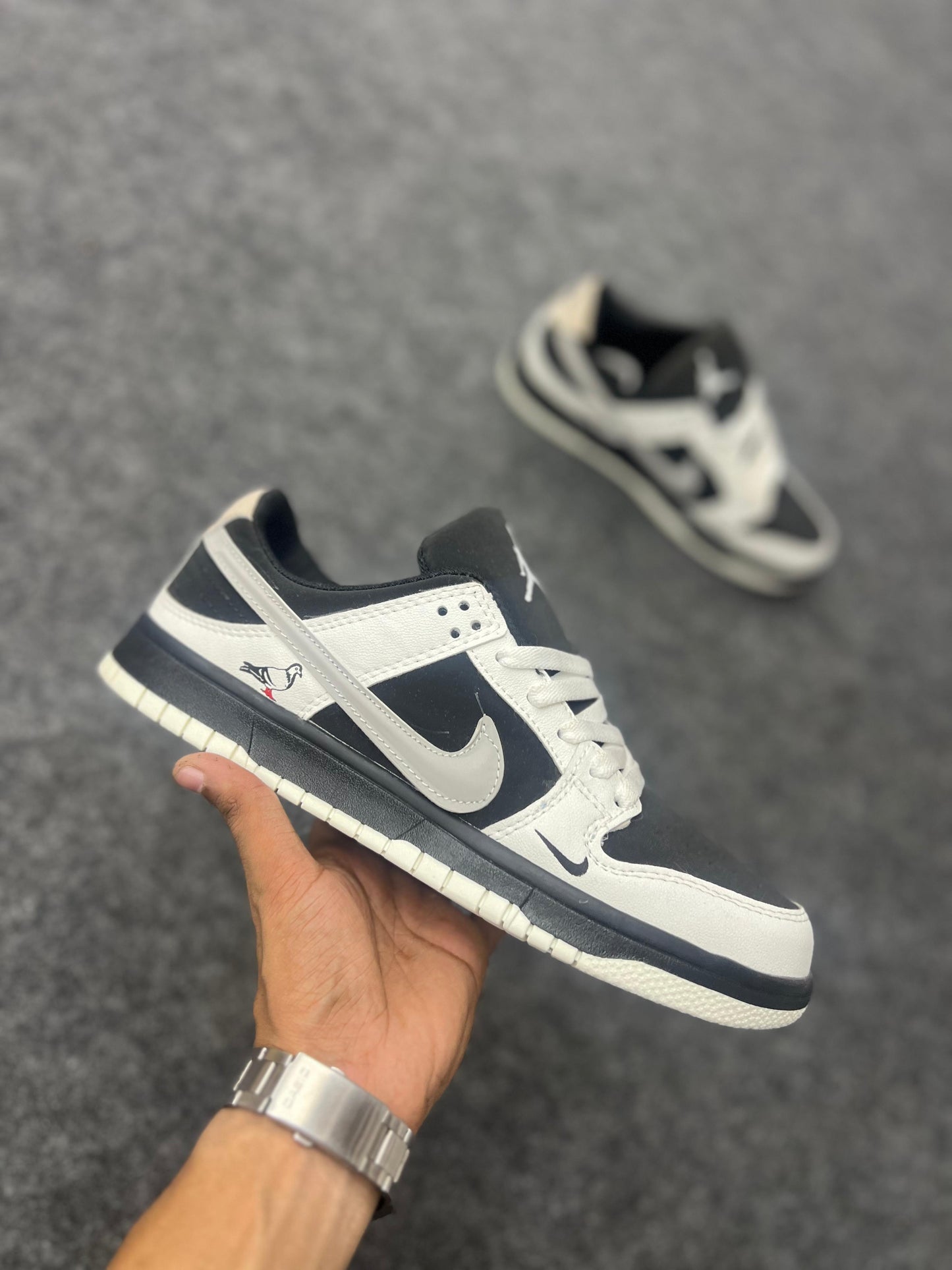 Pigeon Black Low