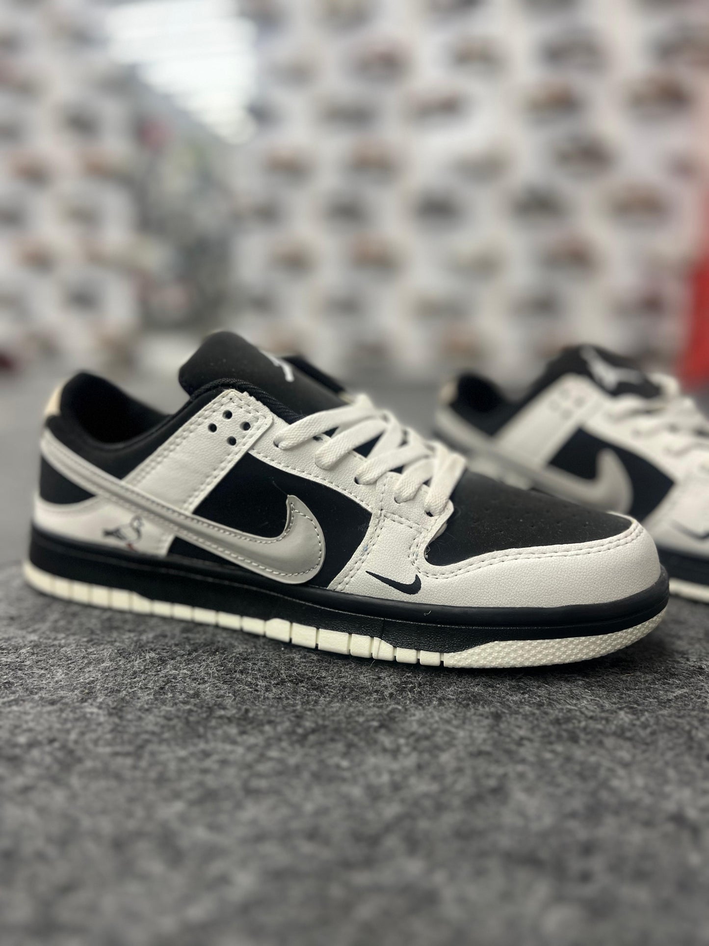Pigeon Black Low