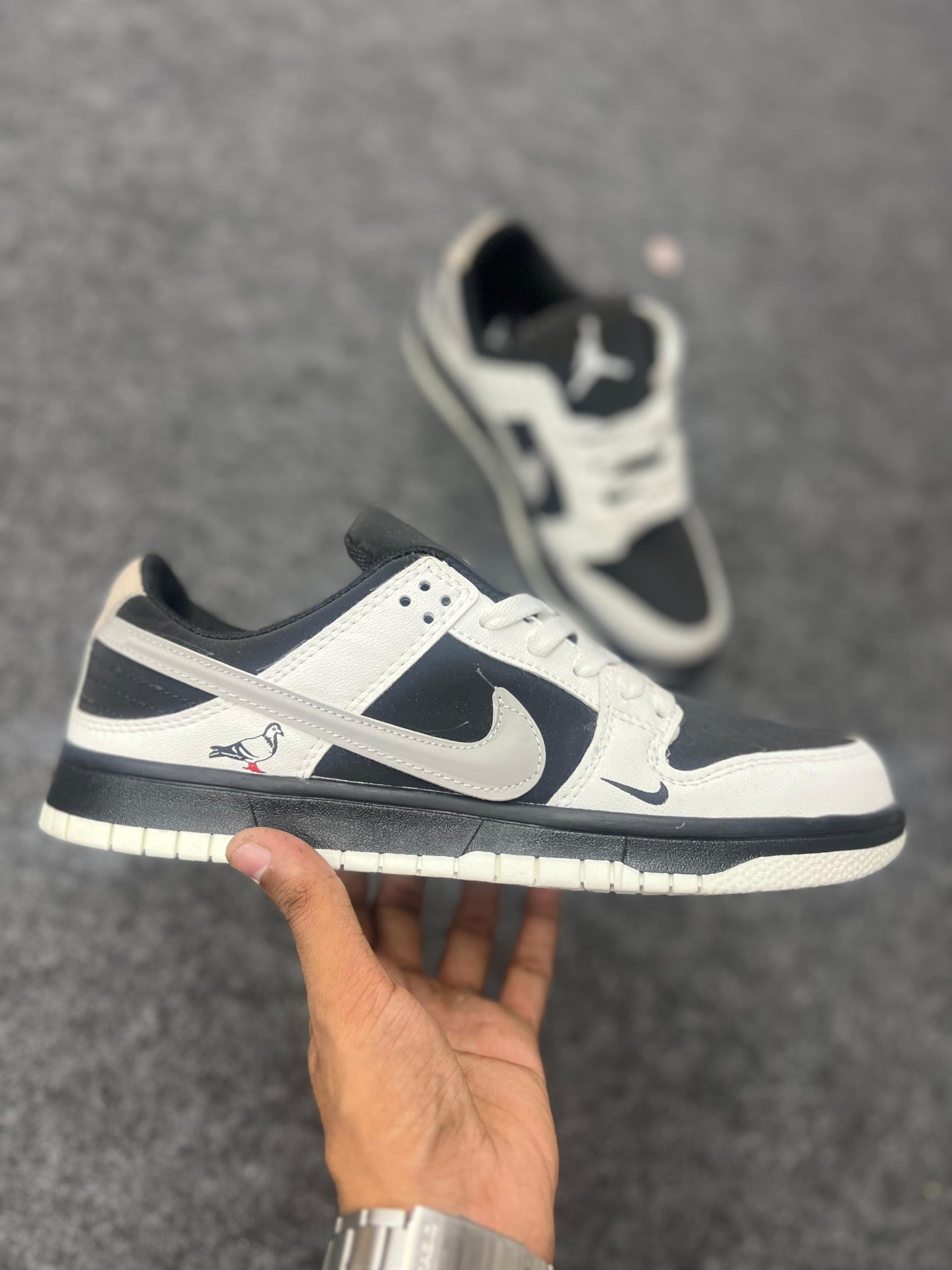 Pigeon Black Low