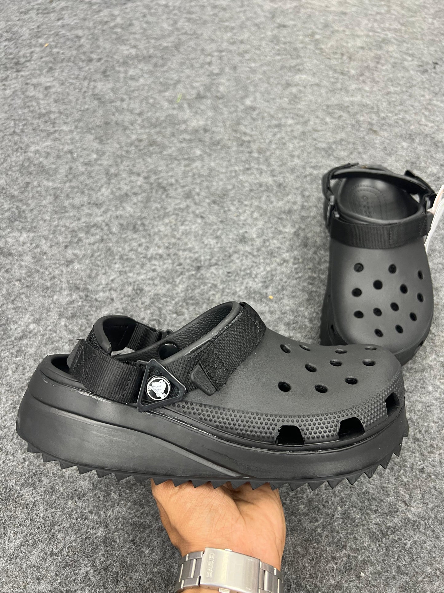 Chunky Black Clogs – Rugged Comfort