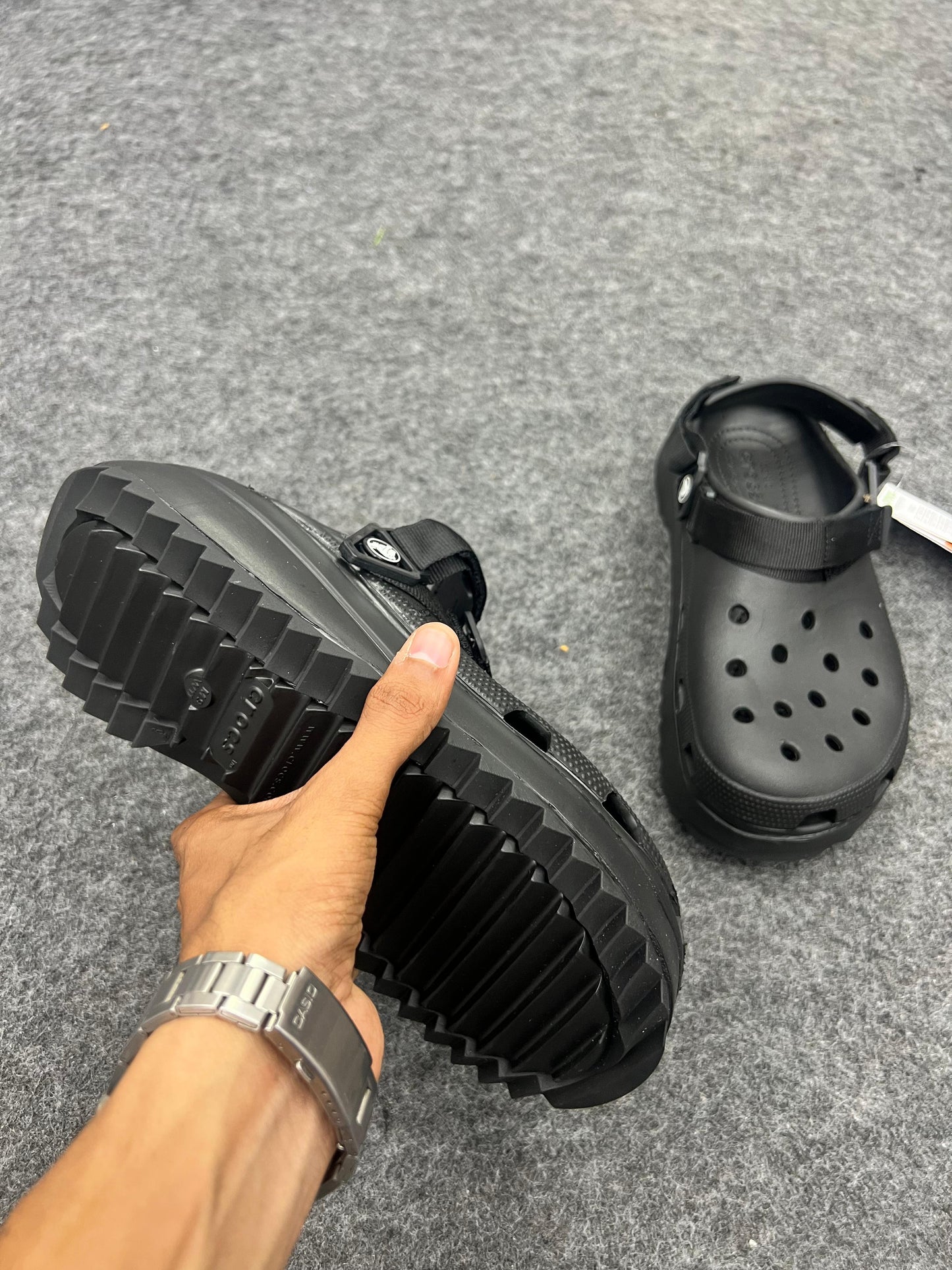Chunky Black Clogs – Rugged Comfort