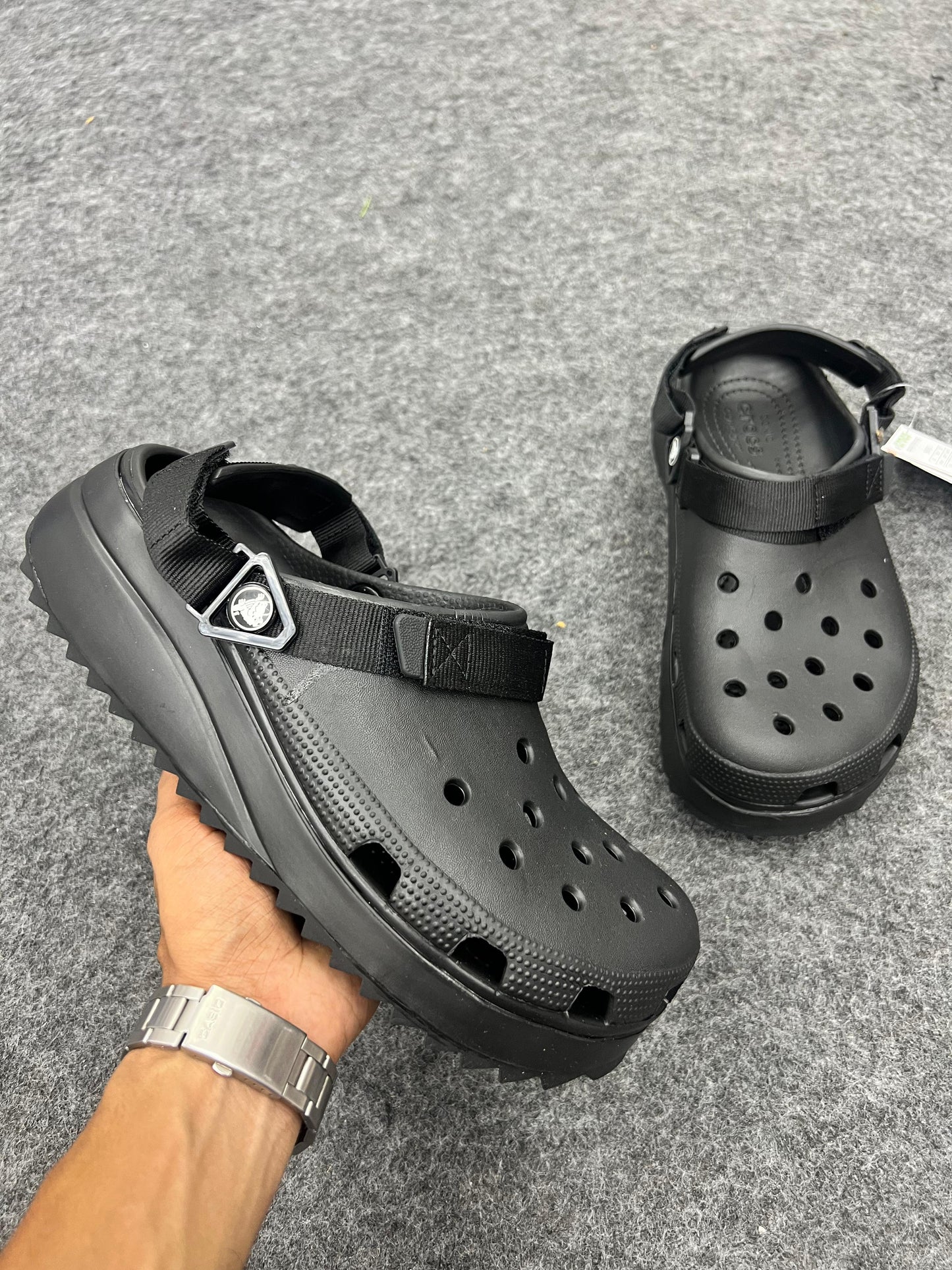 Chunky Black Clogs – Rugged Comfort