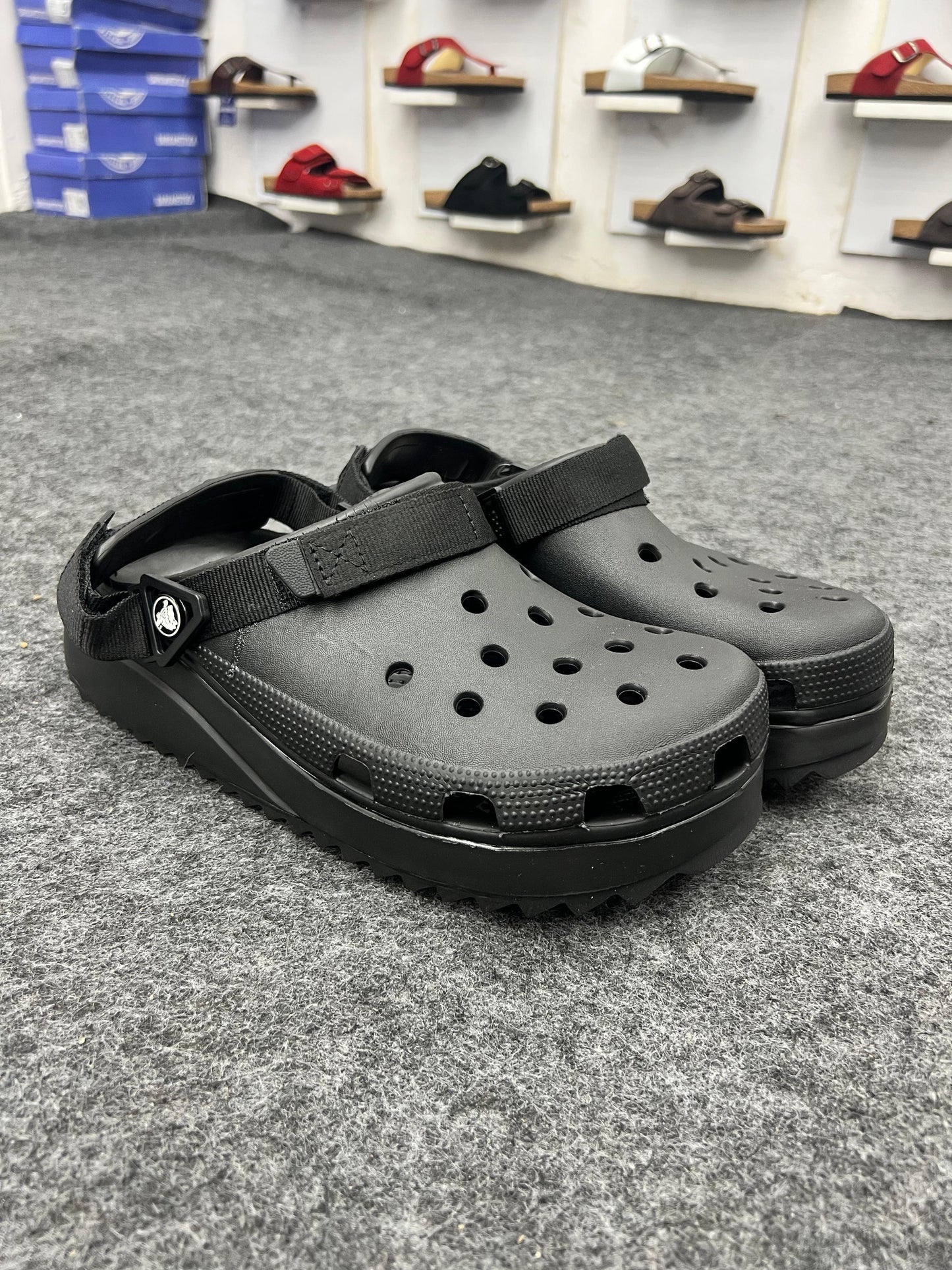 Chunky Black Clogs – Rugged Comfort