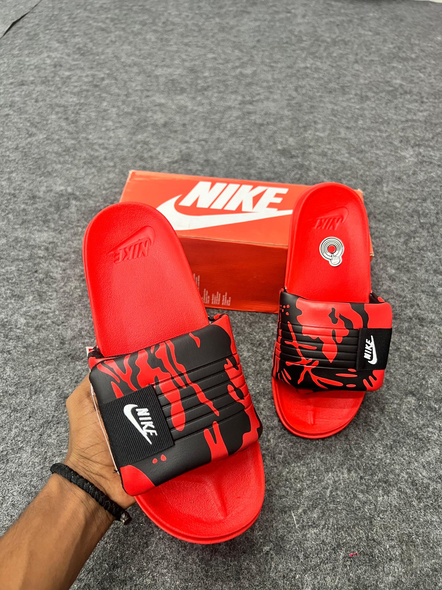 Nike slides black-red camo strap