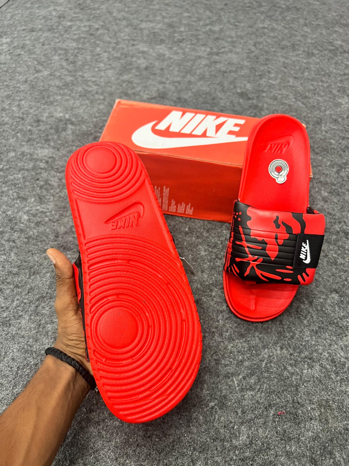 Nike slides black-red camo strap