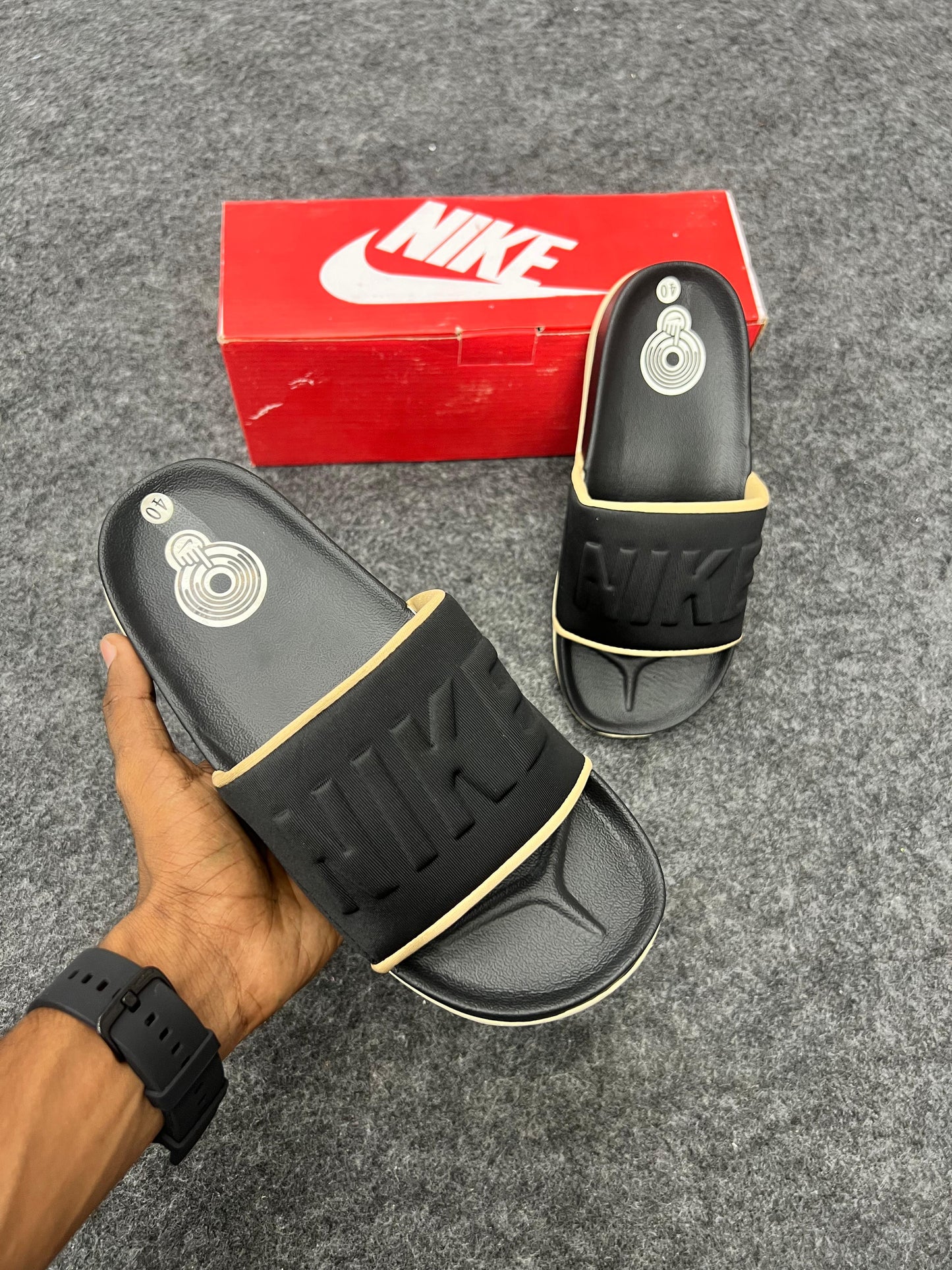 OFFCOURT NIKE BEGIE WITH BLACK STRAP SLIDES
