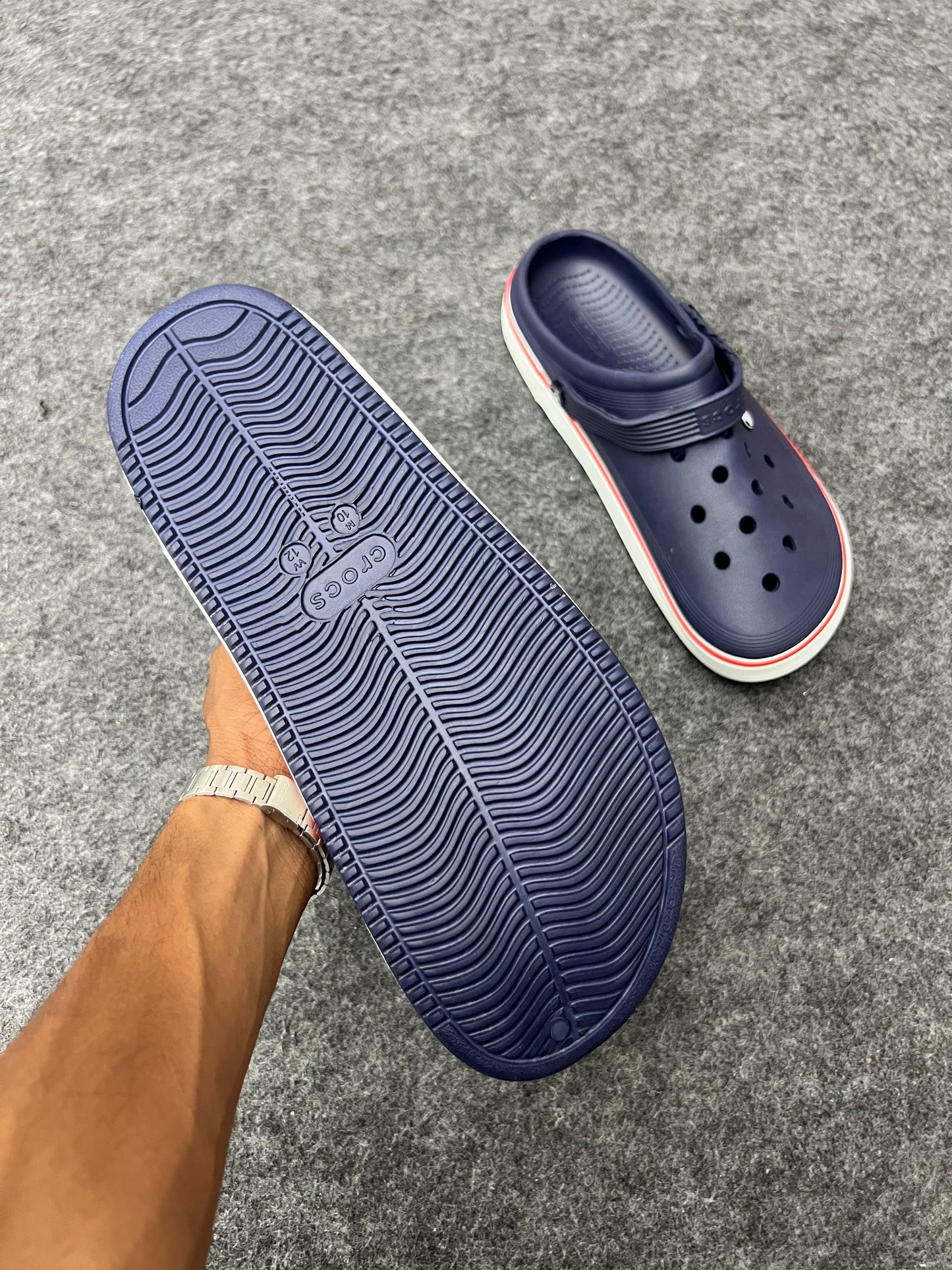 NAVY BLUE CROCS CLOGS
