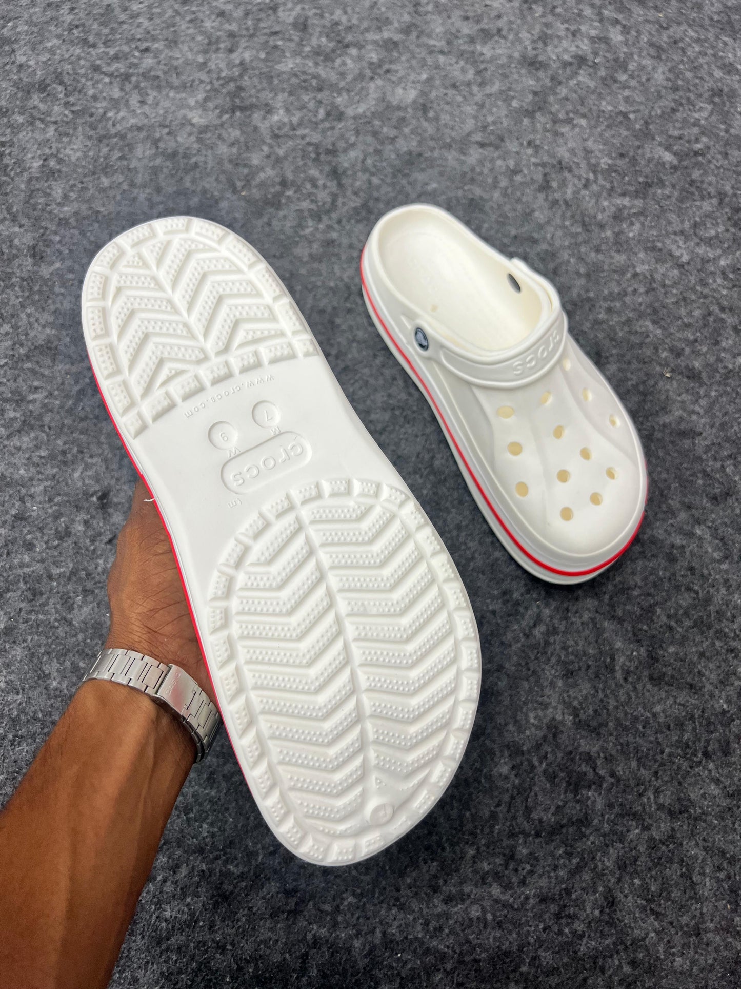 CLASSIC WHITE CROCS CLOGS