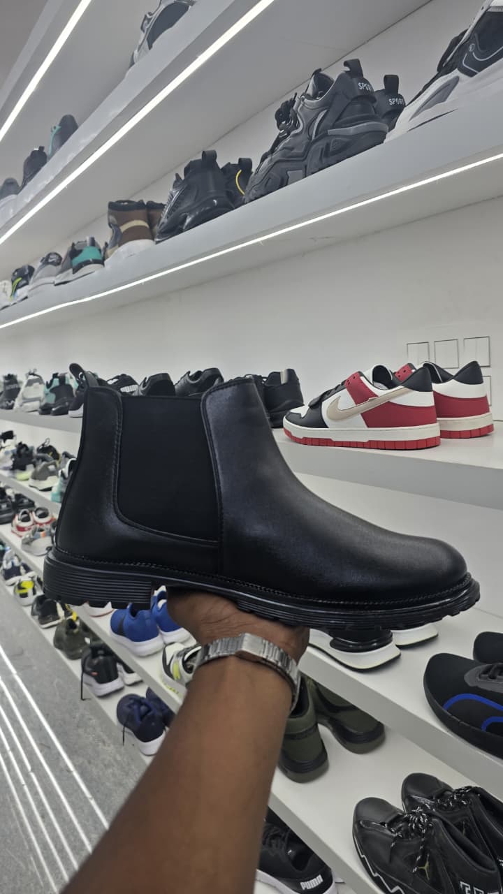 BLACK CHELSEA BOOTS