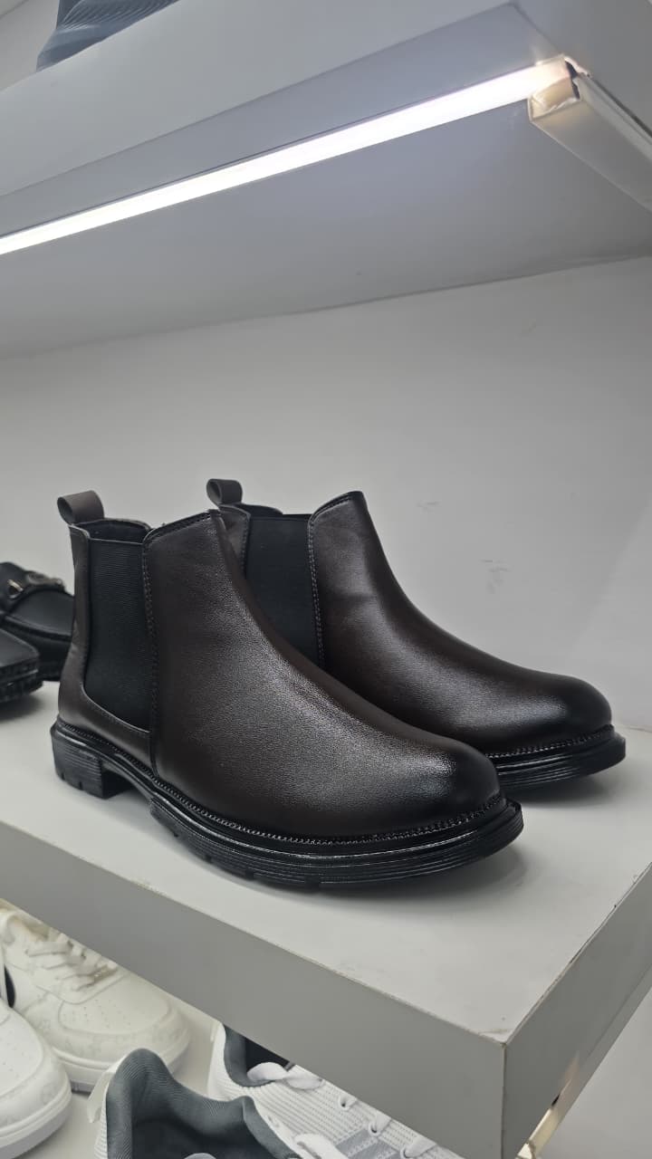 BROWN LEATHER CHELSEA BOOTS