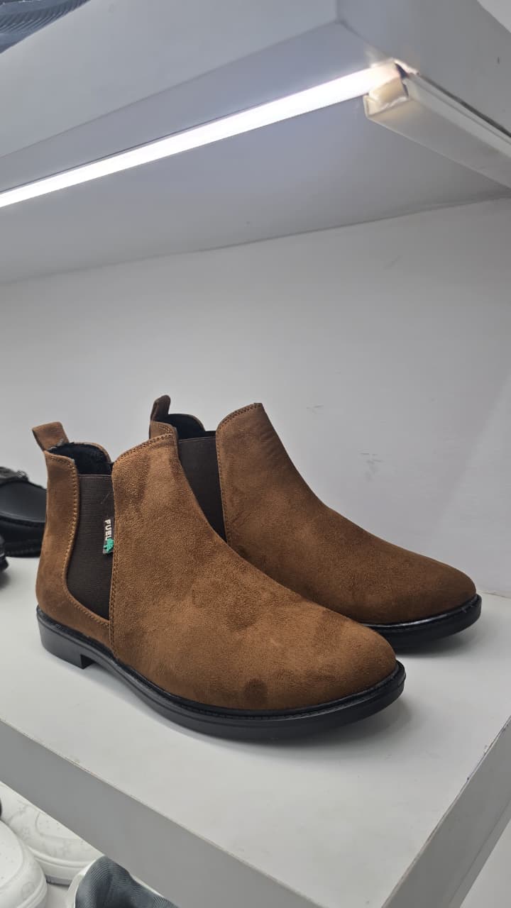 BROWN CHELSEA BOOTS