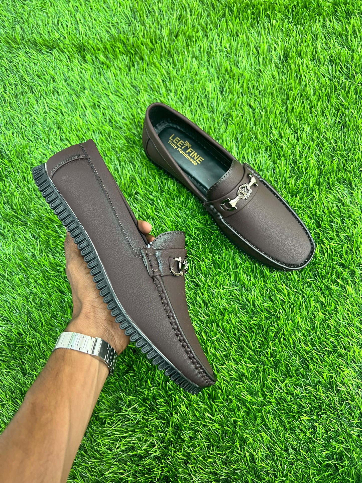CLASSIC BROWN LOAFERS