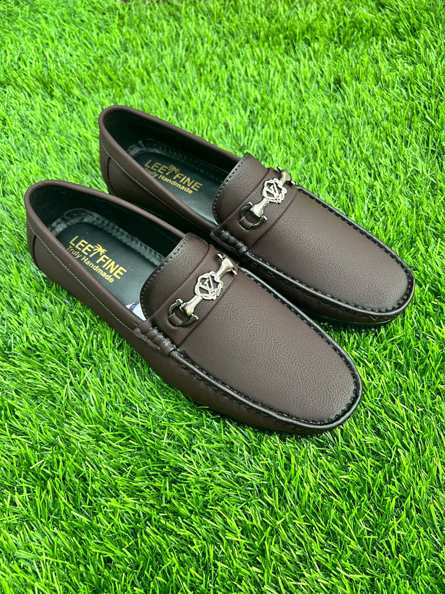 CLASSIC BROWN LOAFERS