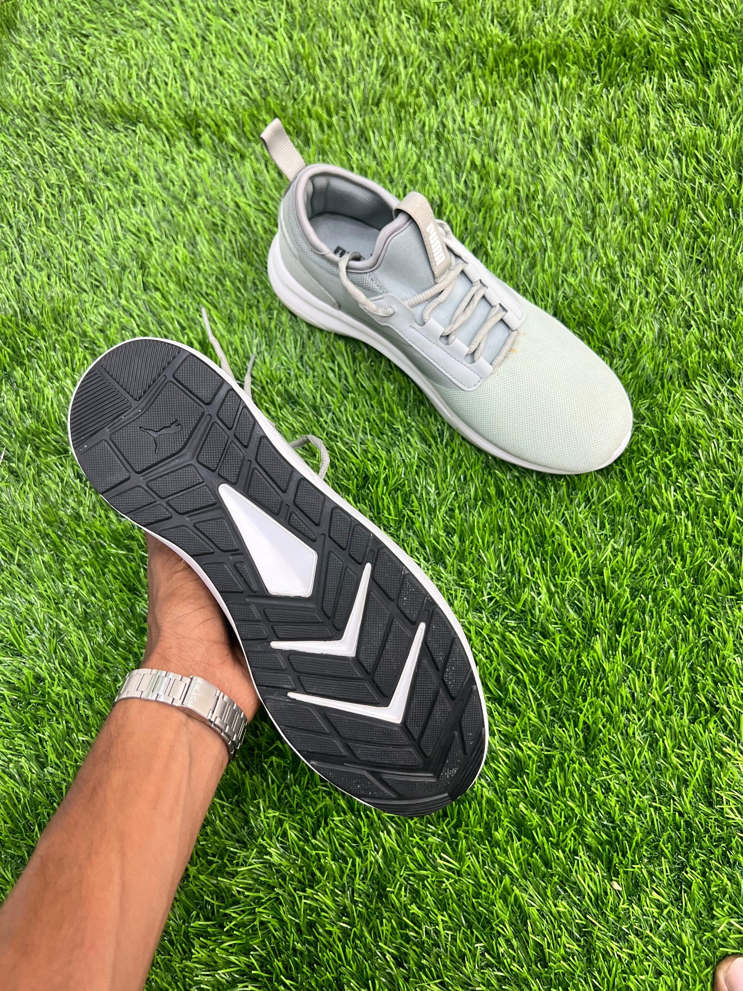 GREY & WHITE RUNNING SHOE