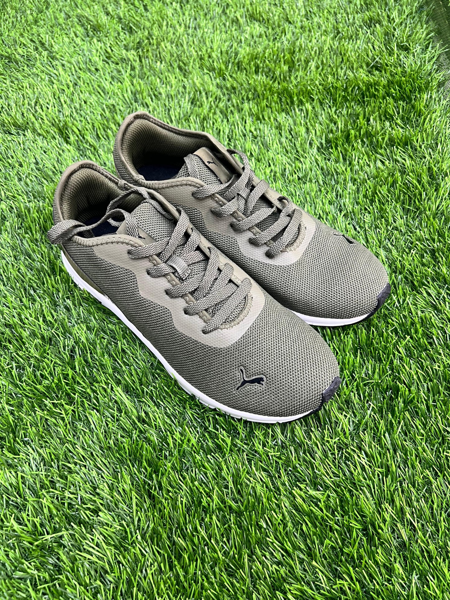 STYLISH ATHLETIC SNEAKER PUMA