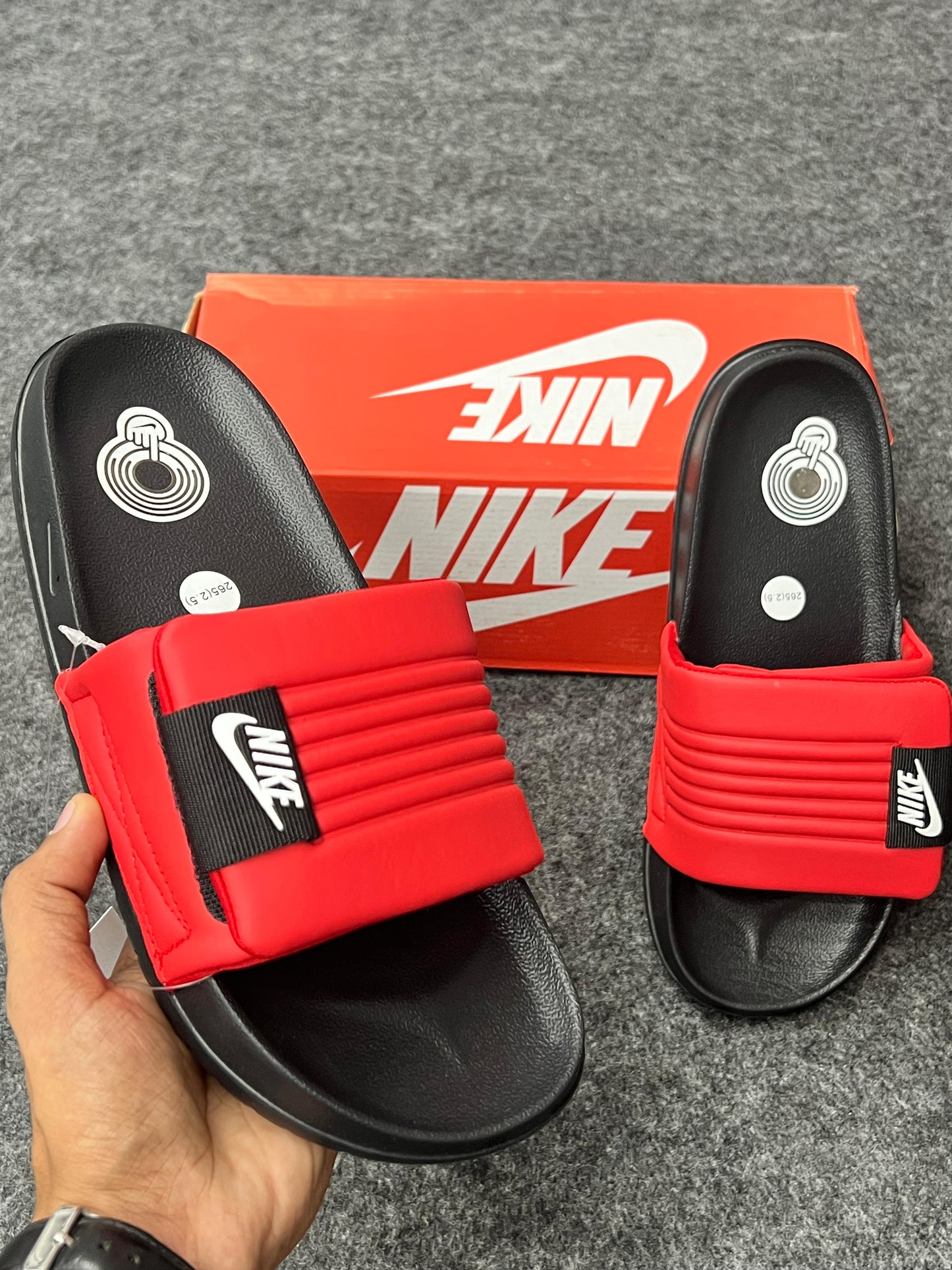 Nike Comfort Slides – Red/Black