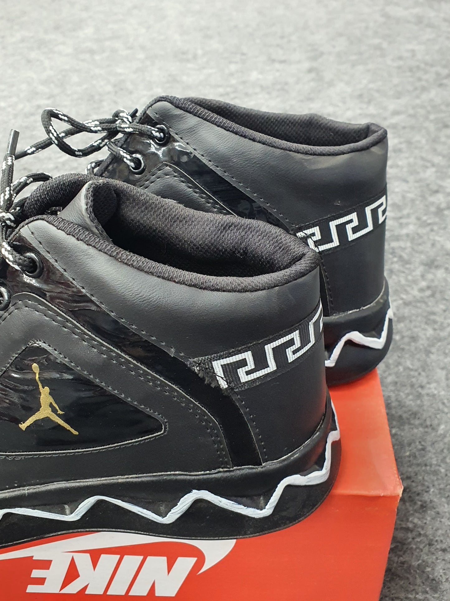 CHICHAS CLUB Lightning Mid-Tops