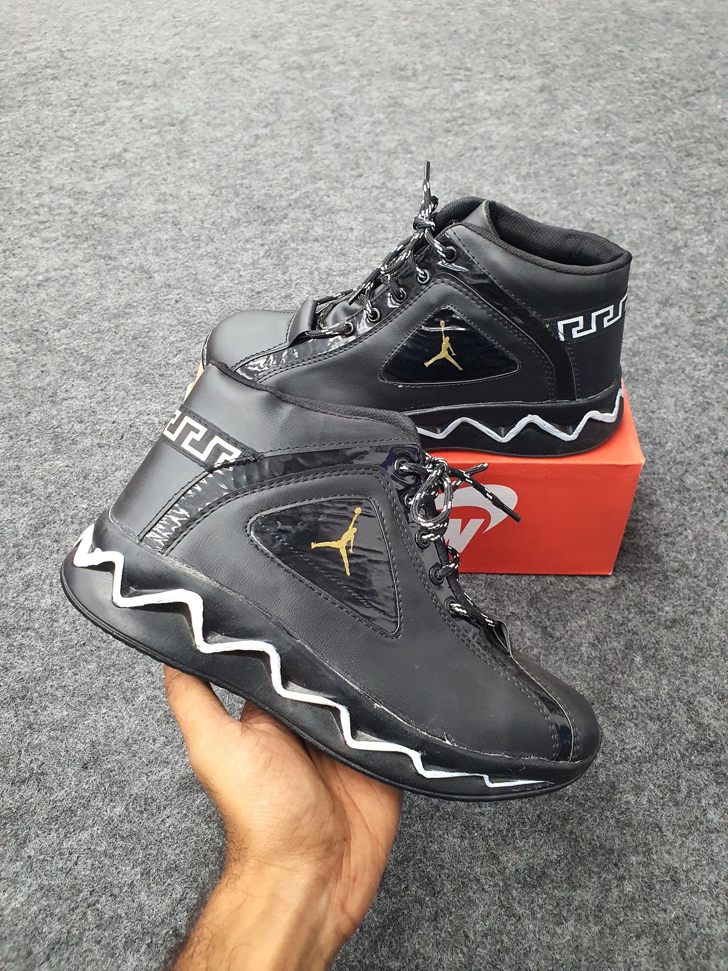 CHICHAS CLUB Lightning Mid-Tops