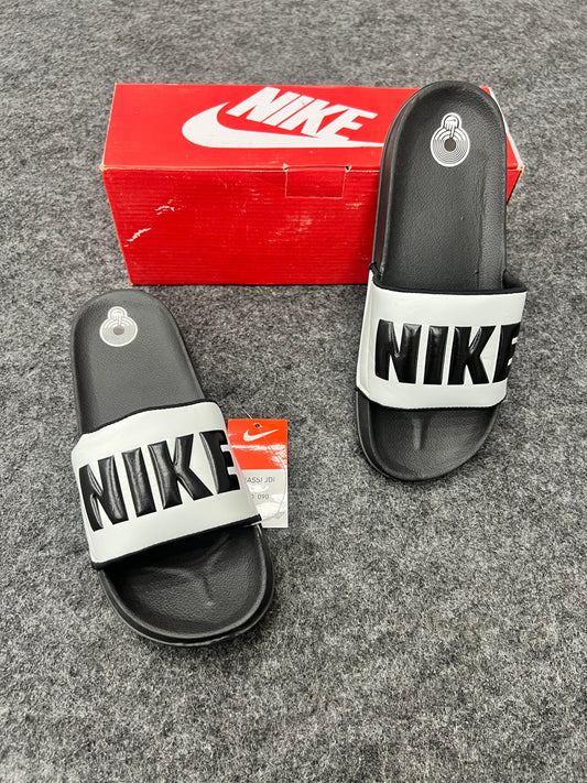 OFFCOURT NIKE WHITE & BLACK SLIDES