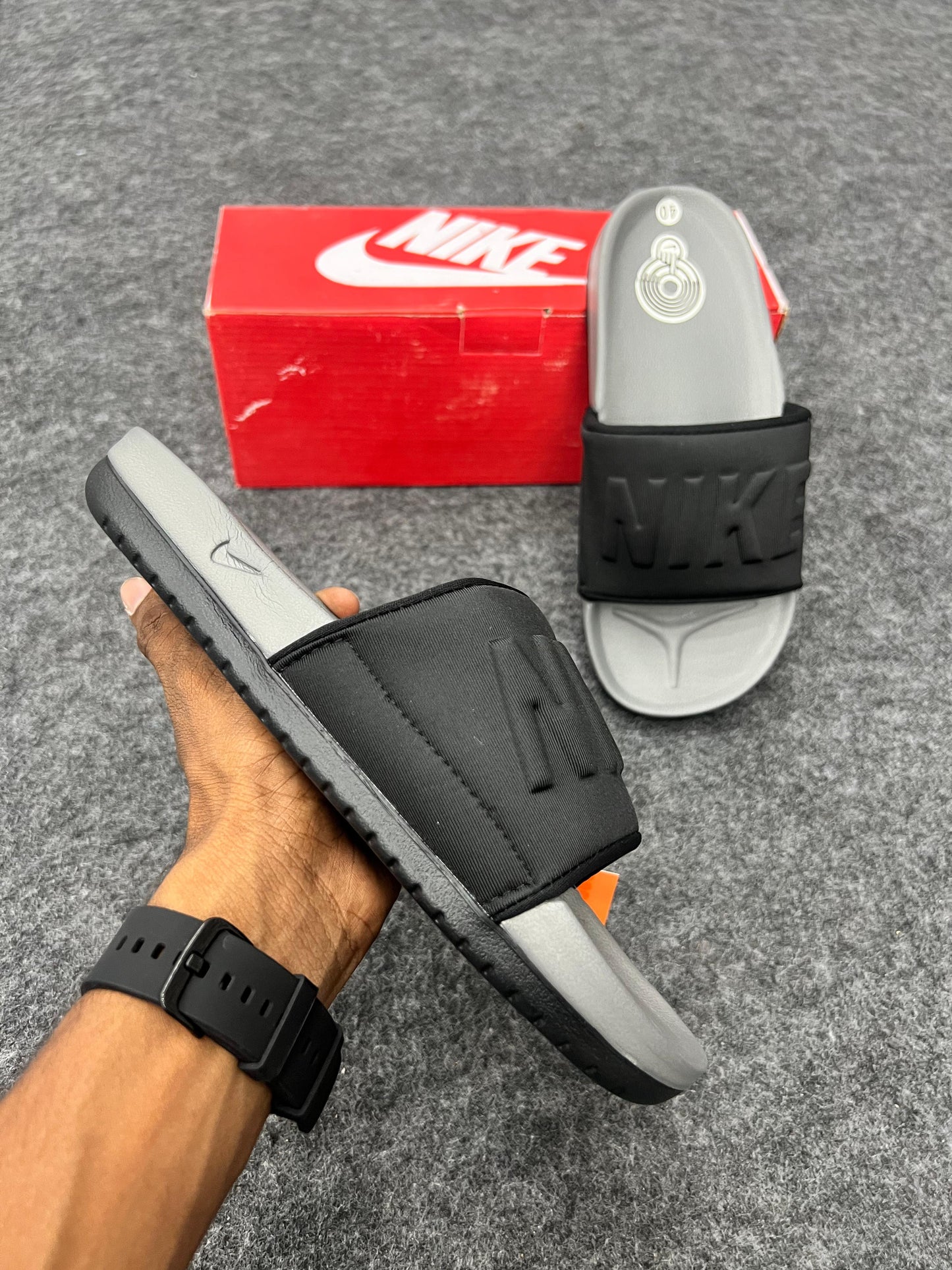 OFFCOURT NIKE GREY & BLACK STRAP SLIDES