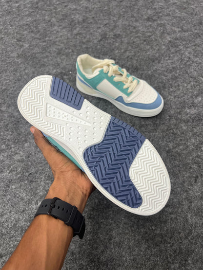 PASTEL GREEN AND WHITE SNEKERS