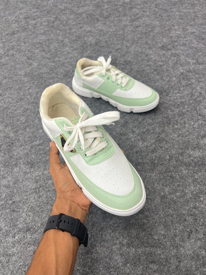 LIGHT GREEN AND WHITE SNEKERS