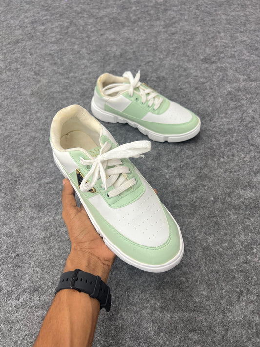 LIGHT GREEN AND WHITE SNEKERS
