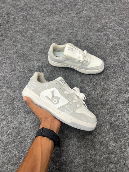 WHITE AND GREY SNEKERS799