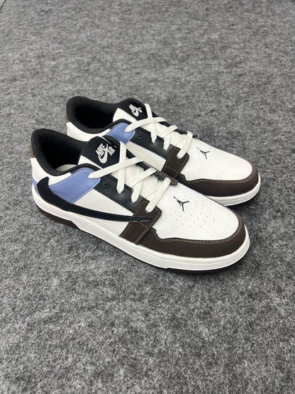 BROWN AND WHITE LOW TOP SNEKERS