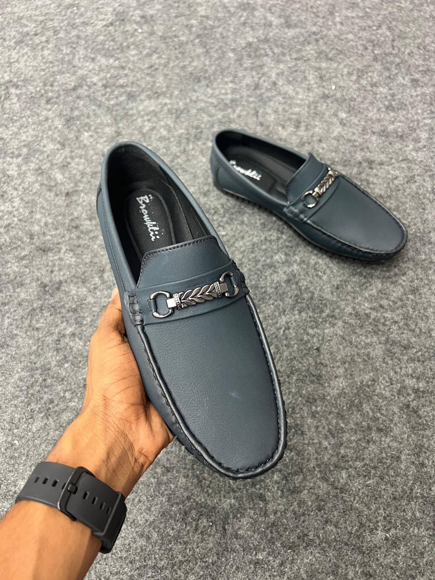 Elegant dark-toned loafers