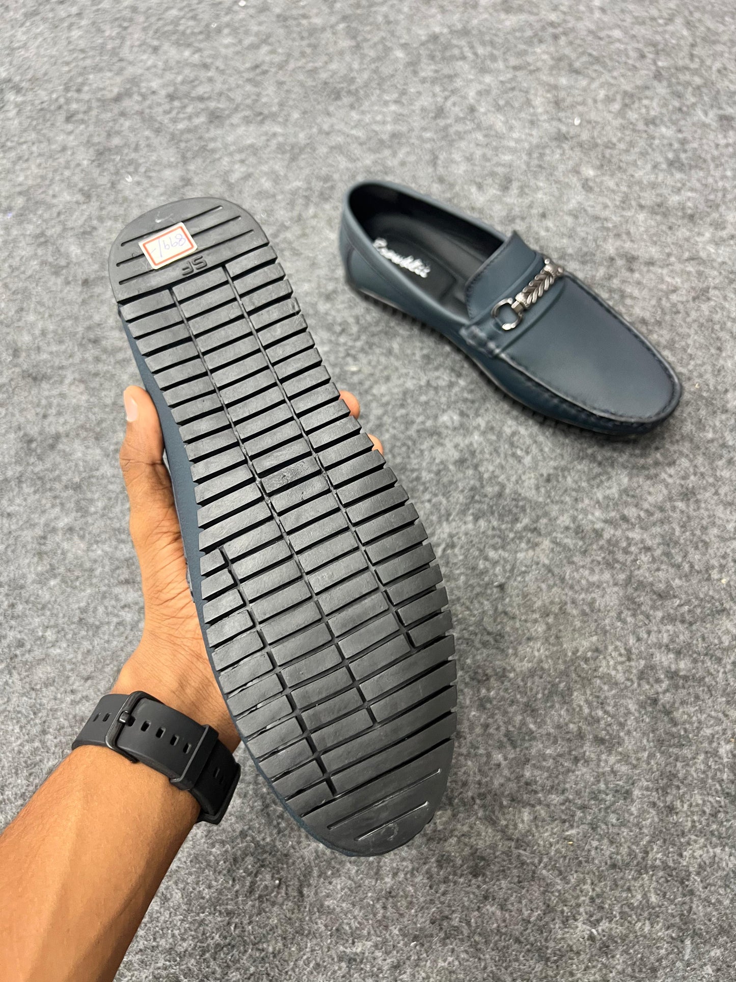 Elegant dark-toned loafers
