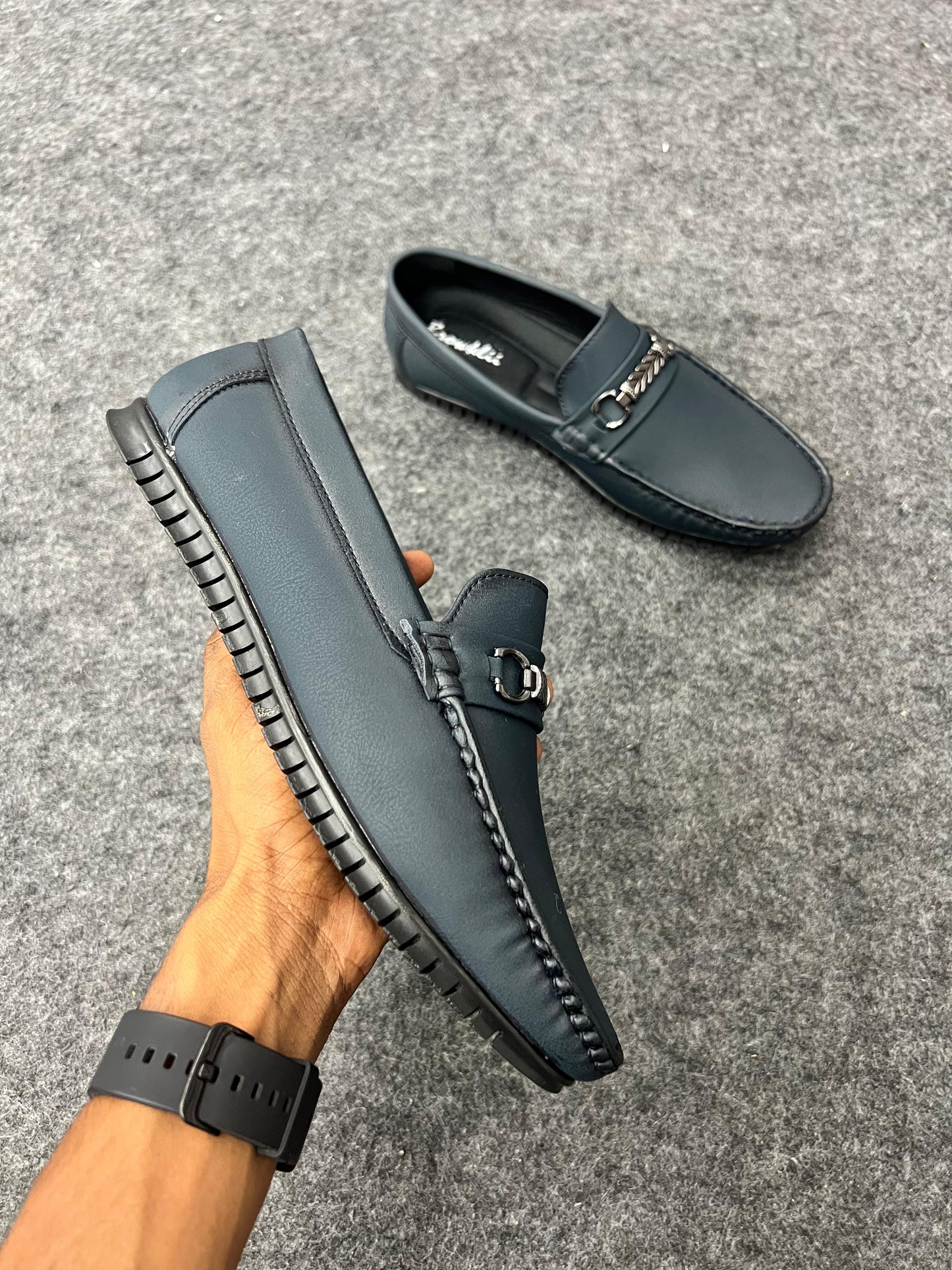 Elegant dark-toned loafers