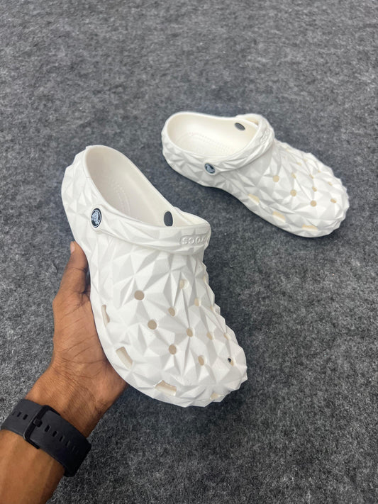 WHITE ECHO CLOG BY GEOMETRIC 3D-TEXTURED CROCS