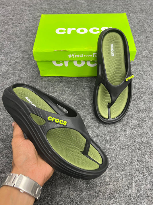OLIVE GREEN CROCS FLIP FLOP SLIPPERS
