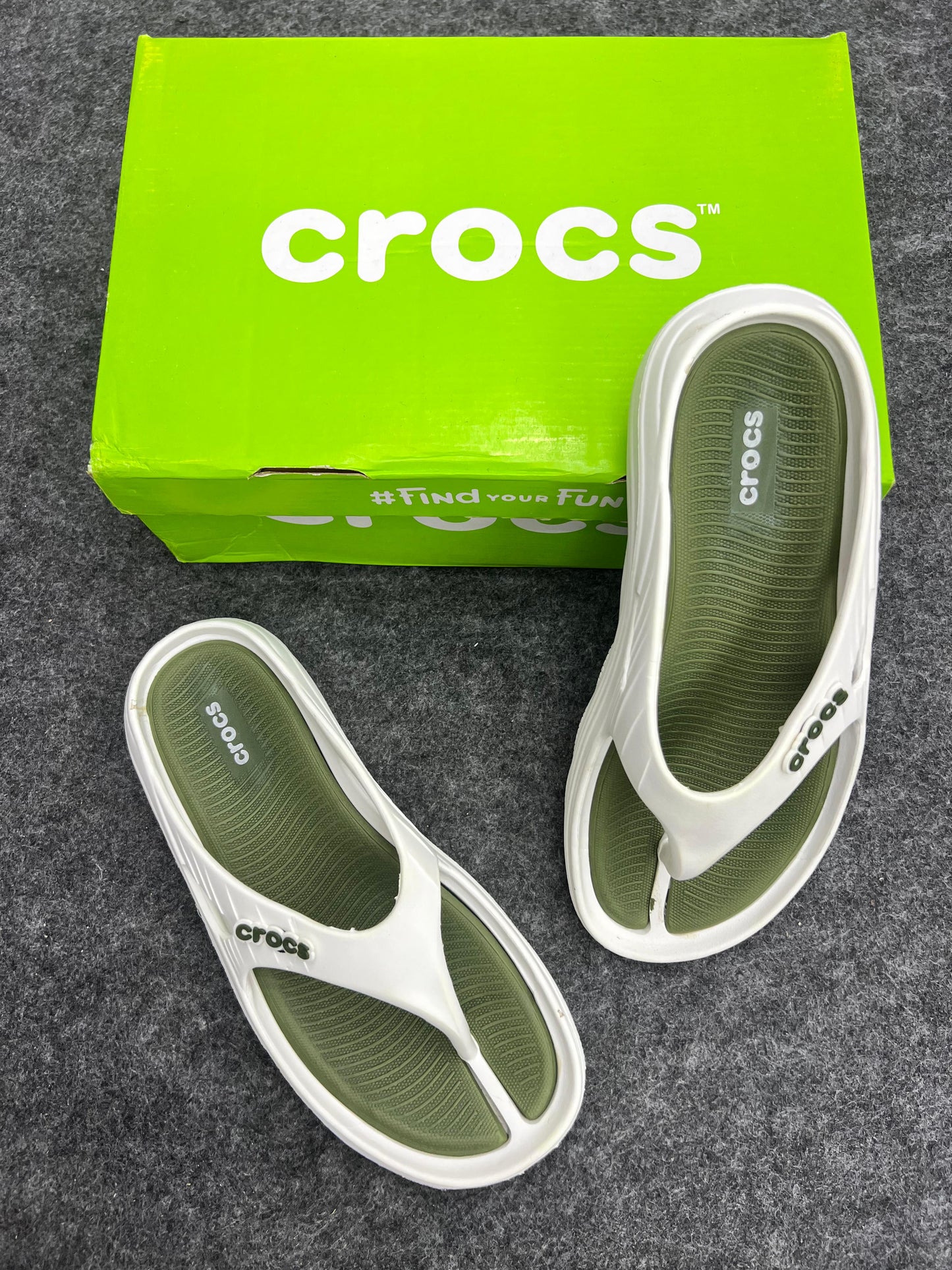 OLIVE GREEN & WHITE CROCS FLIP FLOP SLIPPERS