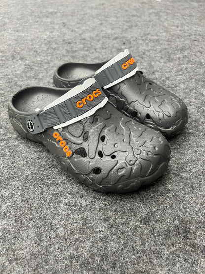 BLACK TEXTURED CROCS