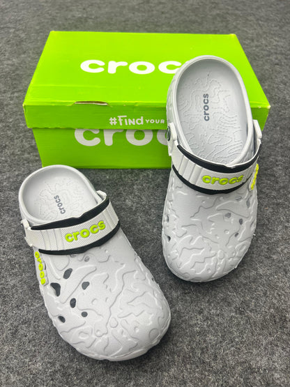 WHITE TEXTURED CROCS CLOGS