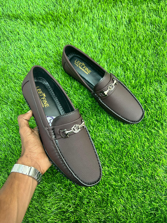 CLASSIC BROWN LOAFERS