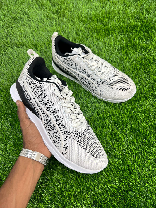 SLEEK MODERN ATHLETIC SNEKER