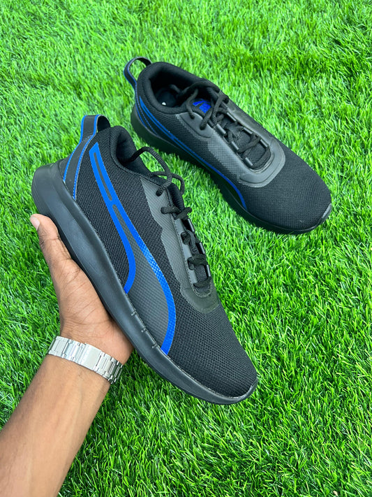 SLEEK BLACK ATHLETIC SNEKERS