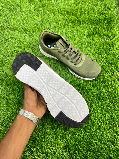 STYLISH ATHLETIC SNEAKER PUMA