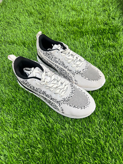 SLEEK MODERN ATHLETIC SNEKER