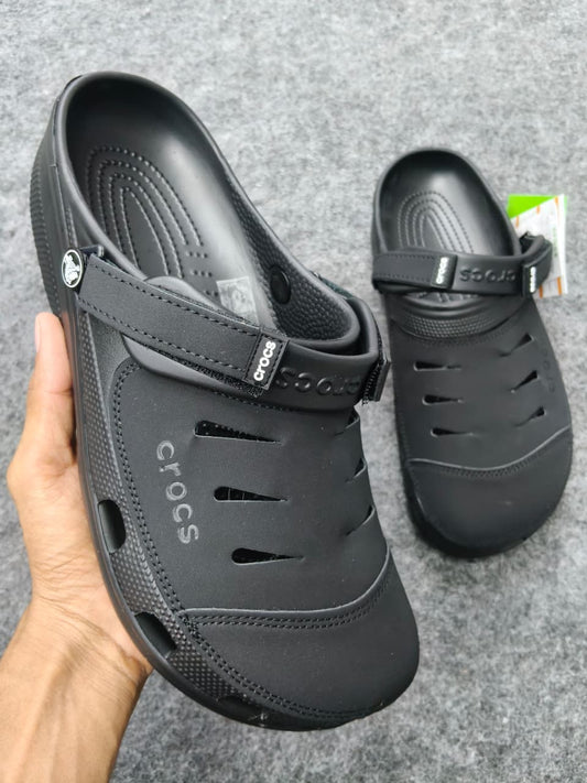 CLASSIC BLACK VENTILATED CROCS