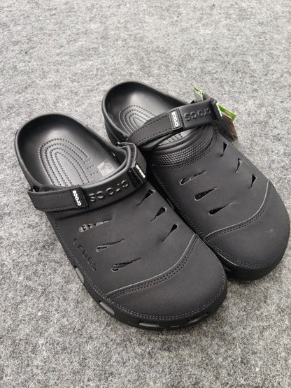 CLASSIC BLACK VENTILATED CROCS