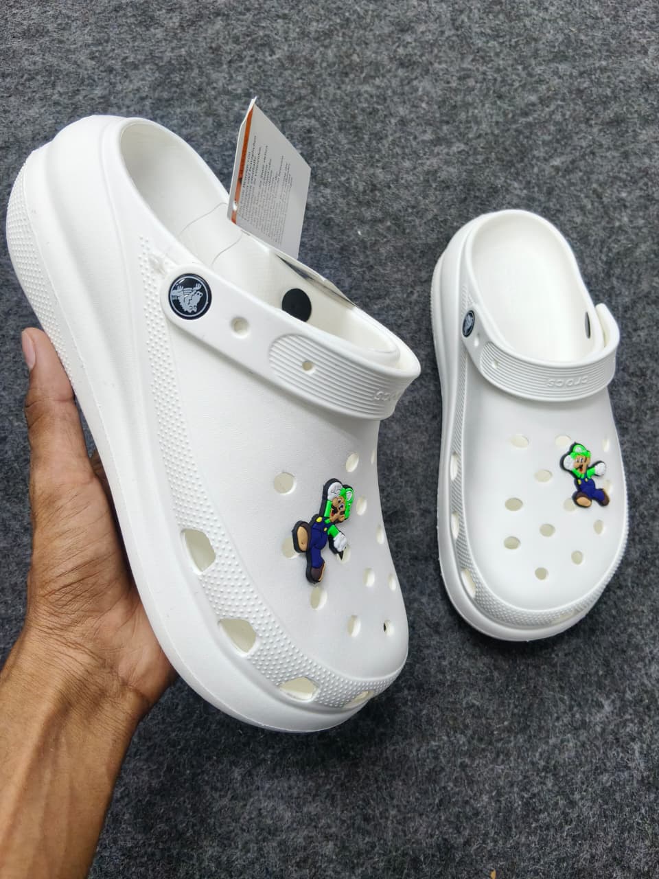 WHITE CLASSIC CROCS